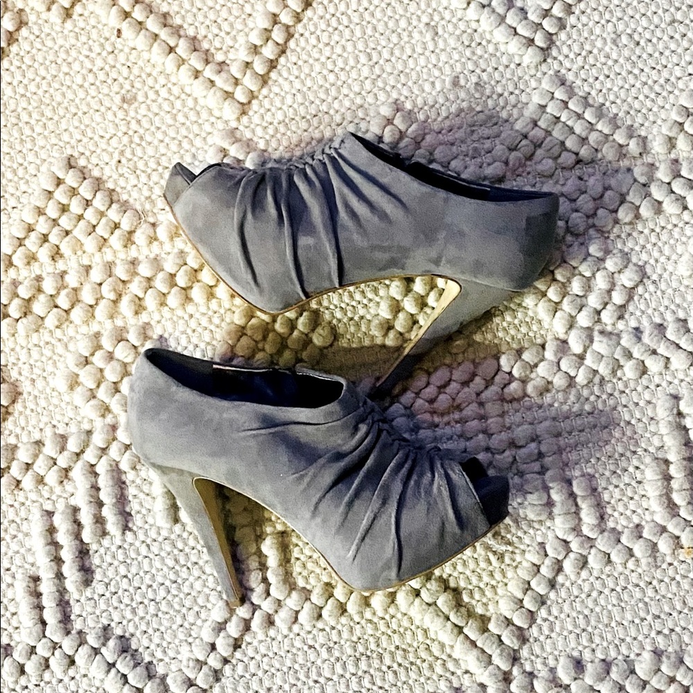 Suede Peep 👀 Toe Raunch Grey Bootie - Picture 3 of 11